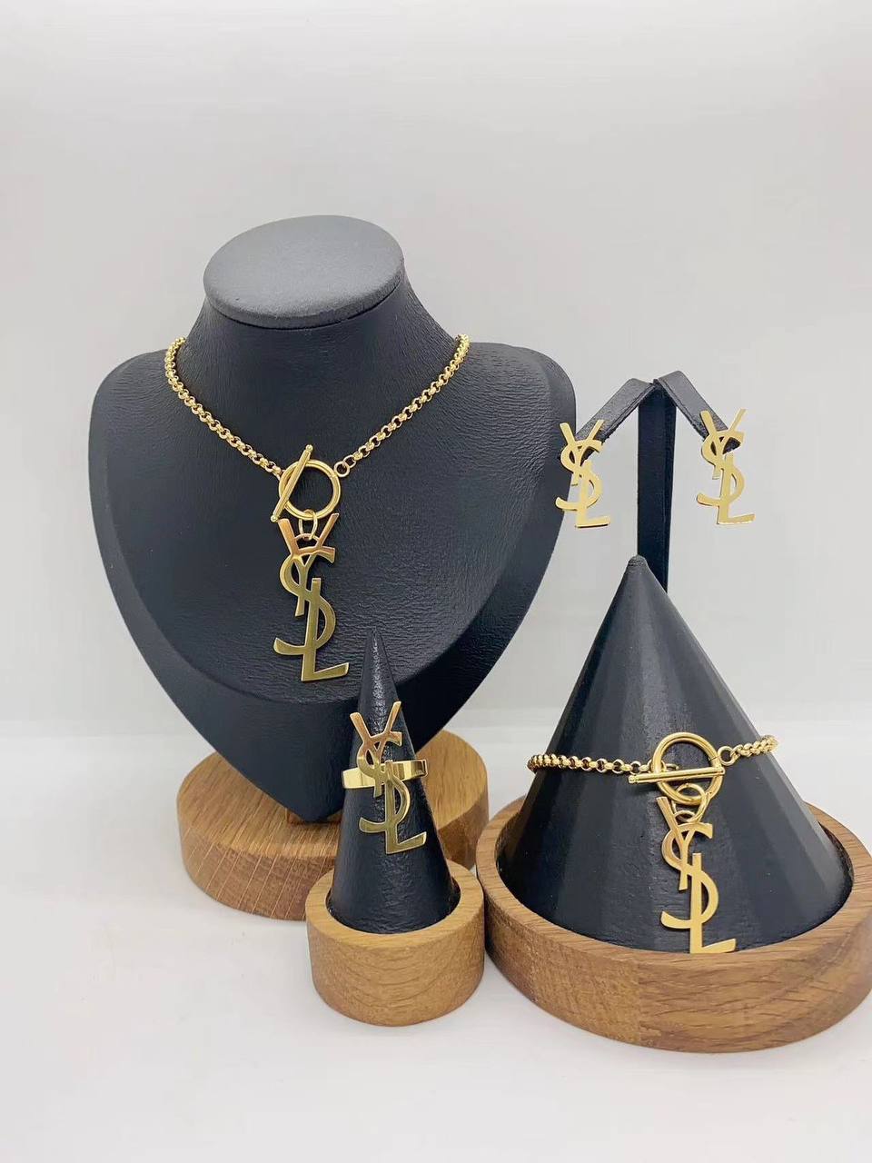 Full Set
45 dhs🪙🌨️

Zain37
♥️♥️♥️
