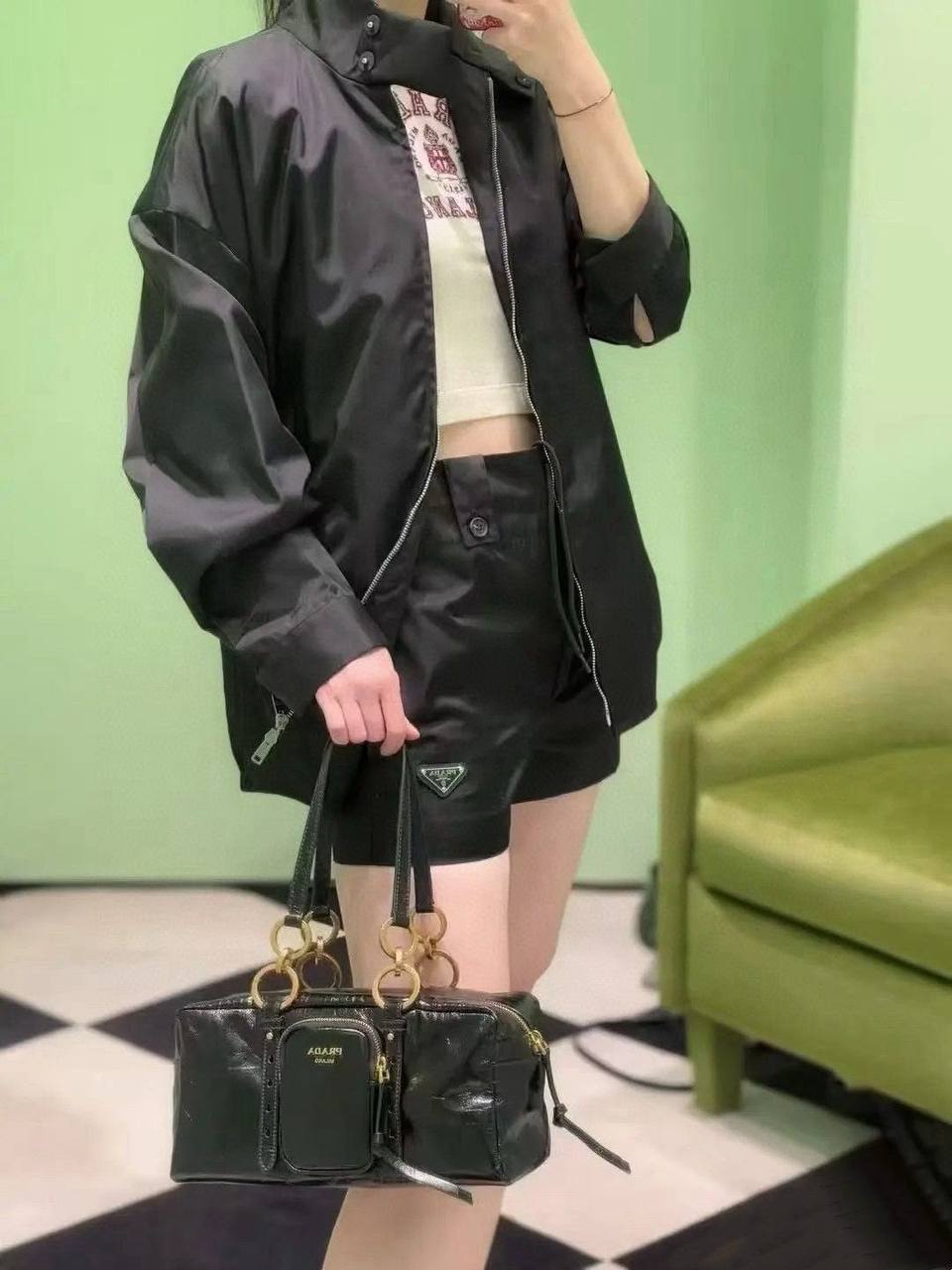 PRADA 
GOOD QUALITY 
100 dhs💛

Zain295