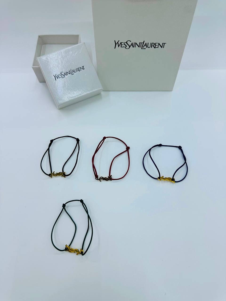 *Bracelet 😍*
Unisex 🔥
With Same box 🗃️ 
And paper bag 🛍️
20 dhs🇦🇪🇦🇪

Zain216
♥️♥️♥️