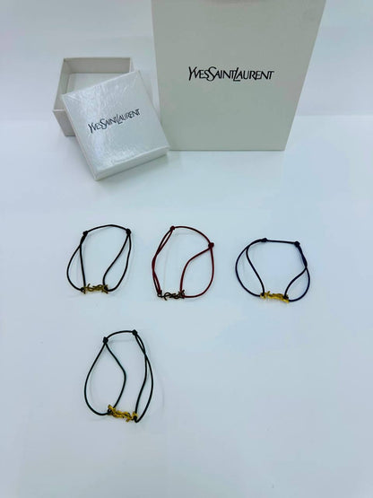 *Bracelet 😍*
Unisex 🔥
With Same box 🗃️ 
And paper bag 🛍️
20 dhs🇦🇪🇦🇪

Zain216
♥️♥️♥️