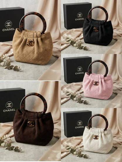 CHANEL ʜᴏʙᴏ ʜᴀɴᴅʙᴀɢ
ᴛᴏʀᴛᴏɪsᴇsʜᴇʟʟ sᴛʏʟᴇ ᴘʟᴇxɪɢʟᴀss
ɢᴏʟᴅ ᴛᴏɴᴇ ᴍᴇᴛᴀʟ 
ᴅᴏᴜʙʟᴇ C ʟᴏɢᴏ
sᴜᴇᴅᴇ ᴍᴀᴛᴇʀɪᴀʟ
sɪᴢᴇ : 15 x 7 x 17 cm

ᴡɪᴛʜ BOX
🎁🎁🎁

90 dhs✅

Zain31
♥️♥️♥️