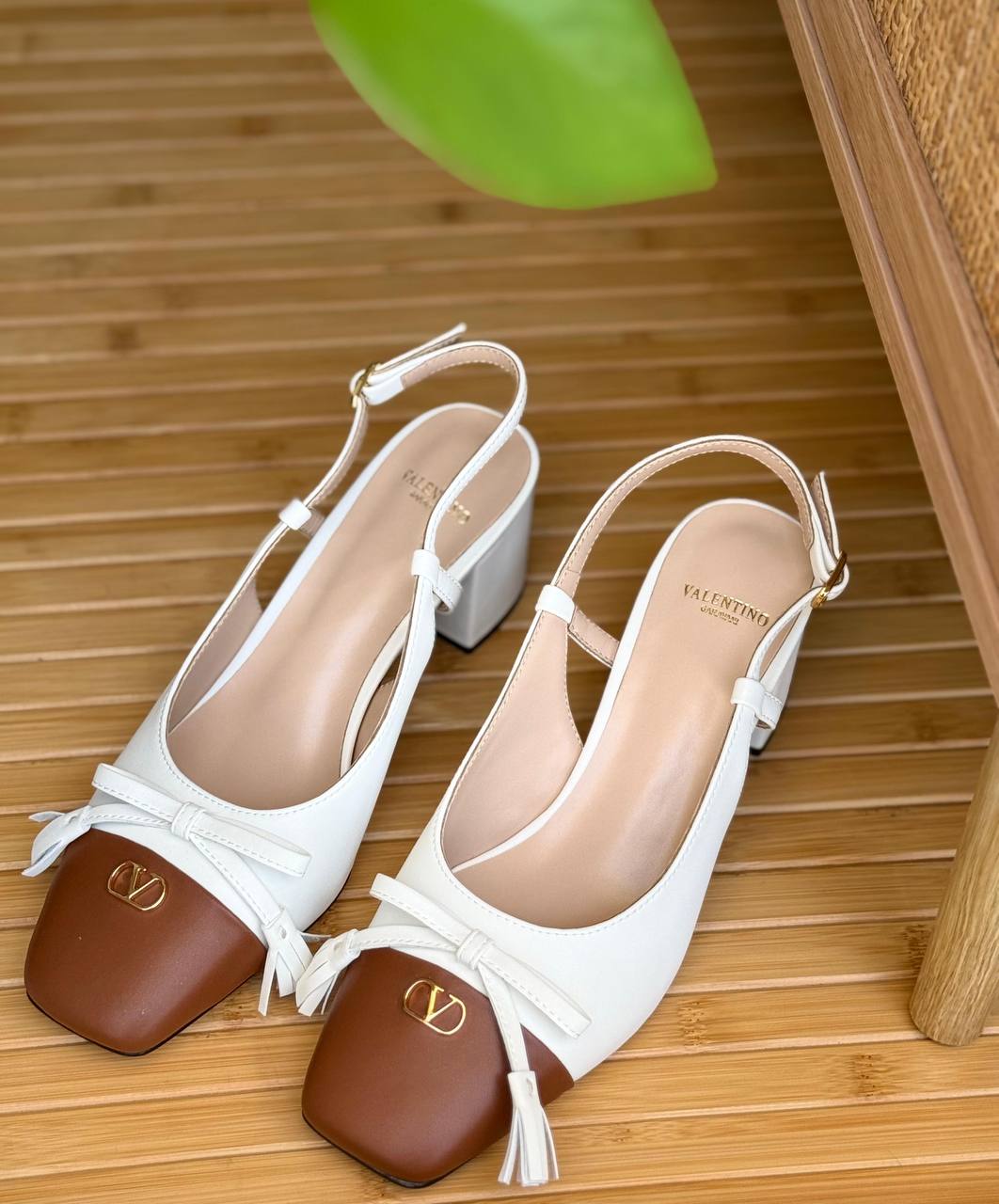 Valentino
✨ 𝐍𝐞𝐰 𝐂𝐨𝐥𝐥𝐞𝐜𝐭𝐢𝐨𝐧
✨ 𝐒𝐮𝐩𝐞𝐫 𝐌𝐚𝐬𝐭𝐞𝐫 𝐐𝐮𝐚𝐥𝐢𝐭𝐲
✨ 𝐀𝐯𝐚𝐢𝐥𝐚𝐛𝐥𝐞 𝐍𝐨𝐰
✨ 𝐒𝐢𝐳𝐞𝐬: 𝟑𝟔 — 𝟒𝟏
460 dhs✅

Zain178
♥️♥️♥️