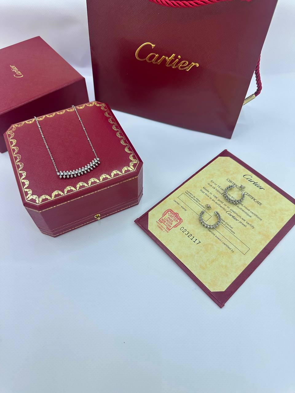 CARTIER ❤️‍🔥*
Necklace ✨
Earring 🦋
Master quality 💯
With normal boxes 🗃️ 
90 dhs💓
With master box 📦 
130 dhs💓

Zain216
♥️♥️♥️