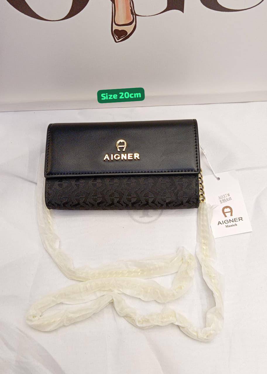Aigner
Best quality

With box’s
🎁🎁🎁

90 dhs❤️
size 20cm

Zain158
♥️♥️♥️