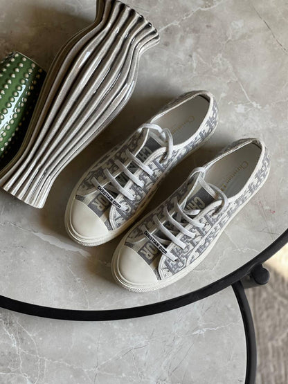 *Available agin*
DIOR 💥💥
*Super master quality*
*Size 36 to 41*
450 dhs🪙💚

Zain113
♥️♥️♥️