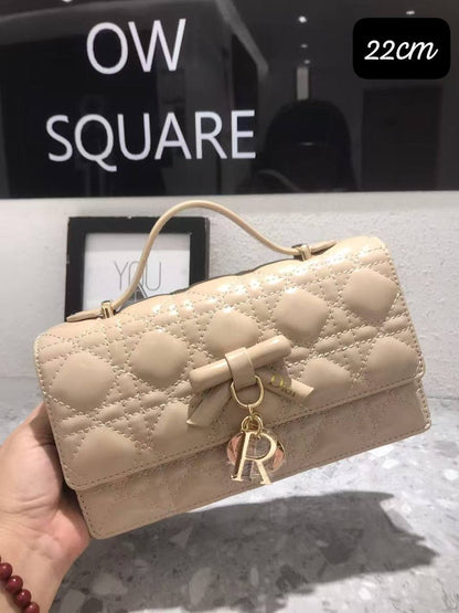Dior 
120 dhs✅ 

with box
🎁🎁🎁

Zain07
♥️♥️♥️