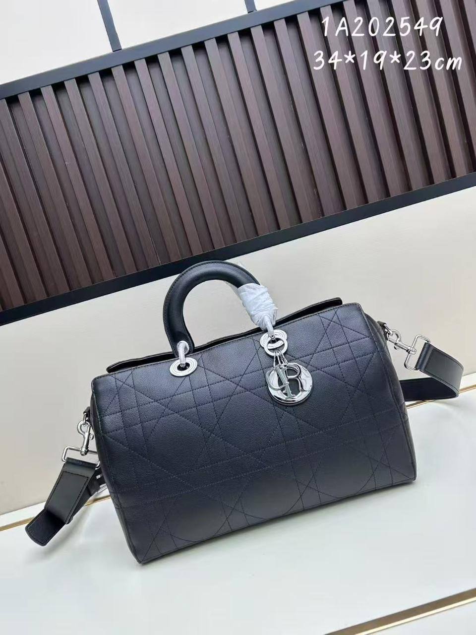 Dior Master+
400 dhs❣️

Zain153
♥️♥️♥️