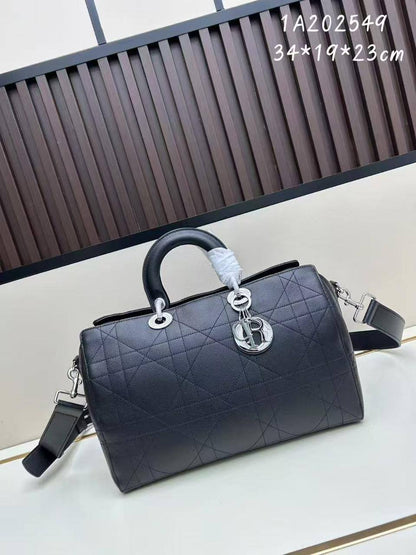 Dior Master+
400 dhs❣️

Zain153
♥️♥️♥️