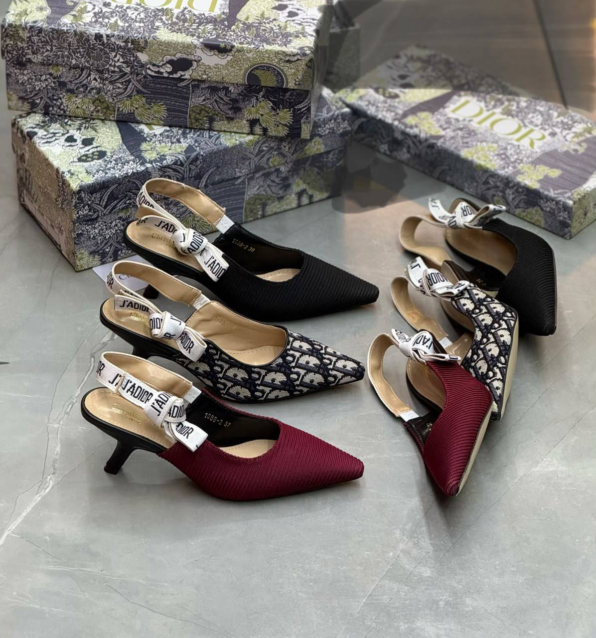 Dior 
100 dhs💓
Size  36. To. 41

Zain80
♥️♥️♥️