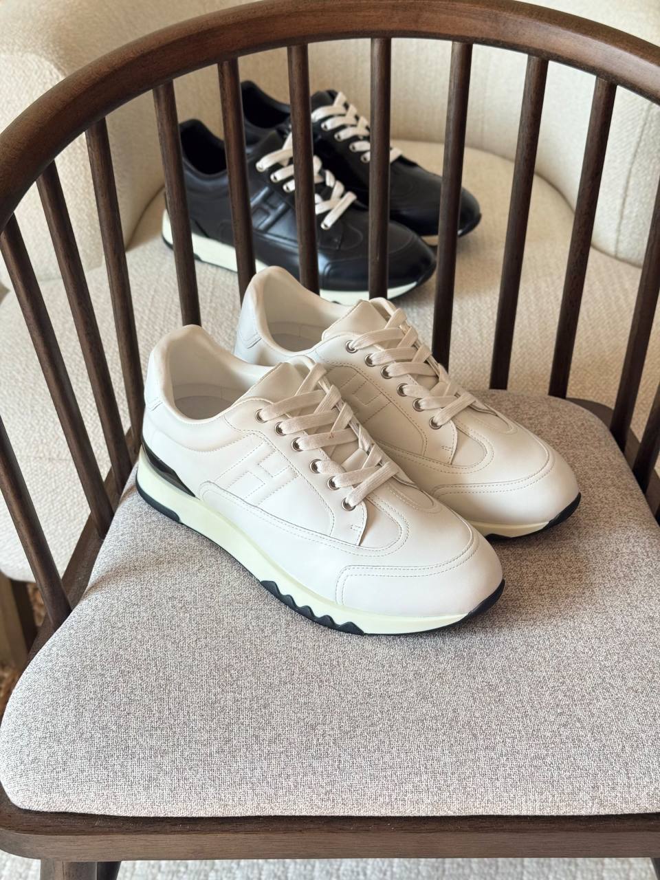 HERMES

bouncing sneaker

TOP QUALITY
size: 40 to 46

530 dhs🇦🇪🇦🇪🇦🇪
Zain185
♥️♥️♥️