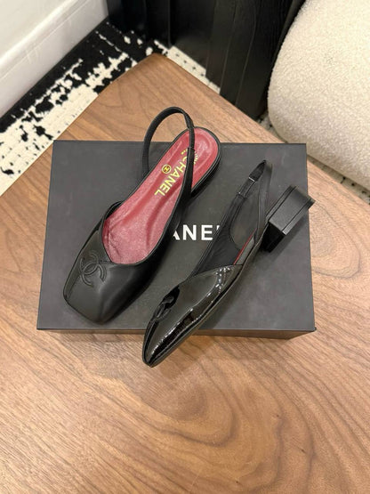 Chanel ❤️
*High quality*❤️
*size: 36 to 42*❤️
350 dhs✅

Zain119
♥️♥️♥️