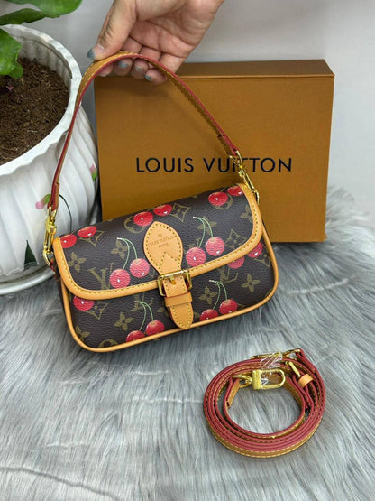 LV

SIZE  ……… 19 CM 🥰🥰🥰

90 dhs🪙🌨️

with BOX
🎁🎁🎁

Zain244
♥️♥️♥️