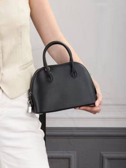 Hermes 

small 
95 dhs🇦🇪
size 18×18×9×14cm


big
100 dhs🇦🇪
size 26×9×19cm
with box

Zain42
♥️♥️♥️