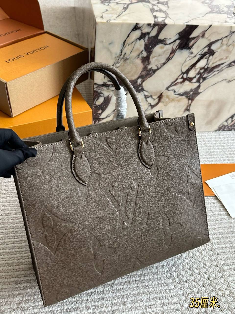 LV Master
36cm 💕
350 dhs🪙💕

Zain228
♥️♥️♥️