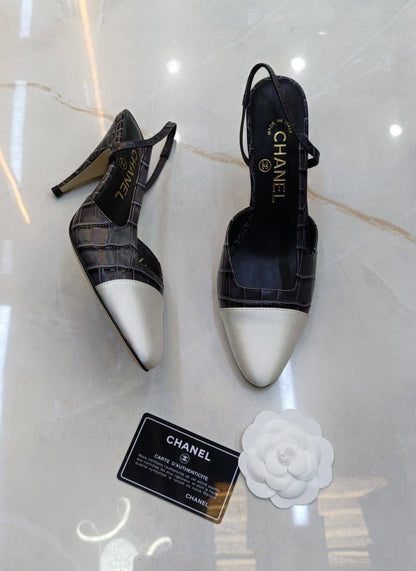 Chanel 
*High quality*❤️
*size: 36 to 42*❤️
410 dhs✅✅

Zain119
♥️♥️♥️
