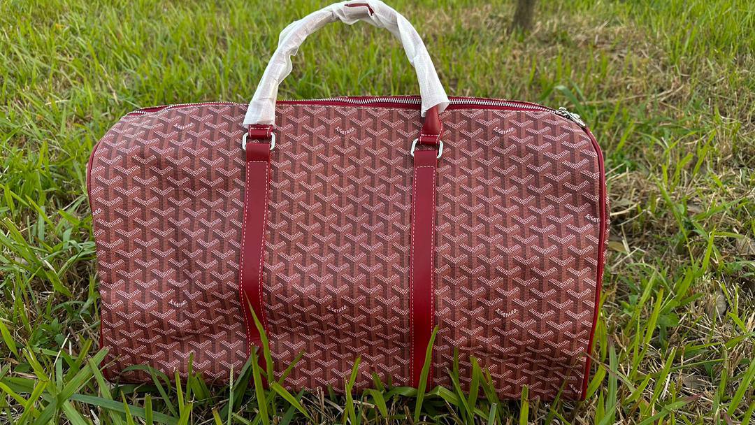 Goyard 
110 dhs🇦🇪🇦🇪
size 55cm

Zain42
♥️♥️♥️