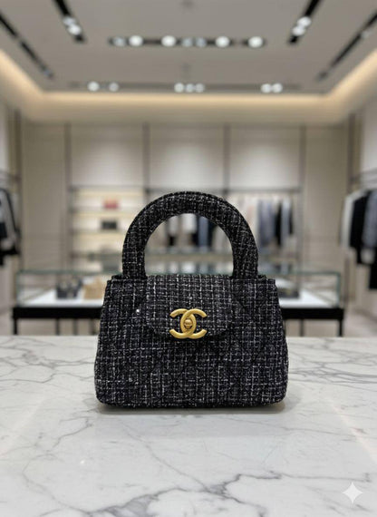 ᴄʜᴀɴᴇʟ ᴋɪʟʟʏ ʜᴀɴᴅʙᴀɢ 
 ɢᴏʟᴅ ʜᴀʀᴅᴡᴀʀᴇ

 ᴡɪᴛʜʙᴏx 
🎁🎁🎁

ϙᴜᴀʟɪᴛʏ:ʟᴇᴀᴛʜᴇʀ canvas
sɪᴢᴇ:23ᴄᴍ 
75 dhs🪙🌨️

Zain56
♥️♥️♥️