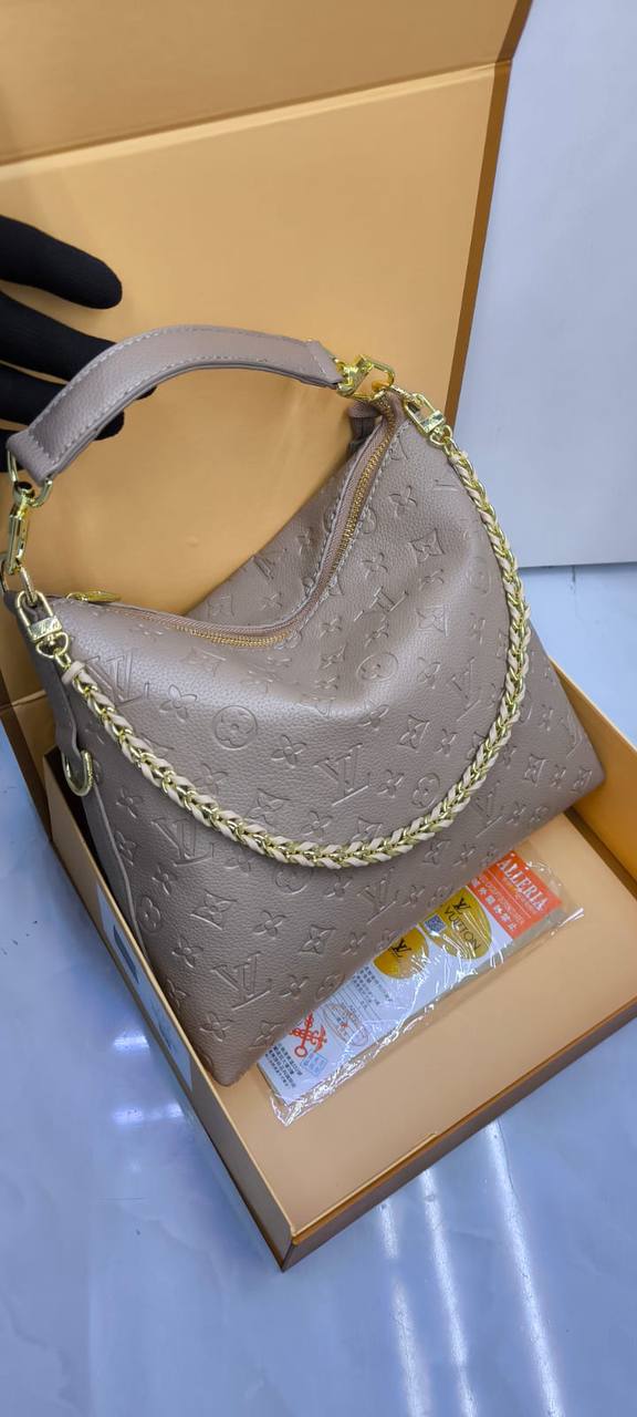 LV

95 dhs✅

with box
🎁🎁🎁

Zain203
♥️♥️♥️