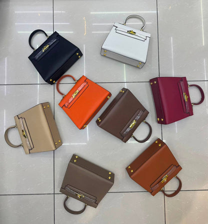 Hermes
105 dhs✅
Good  quality
Size:25cm

Zain74
♥️♥️♥️