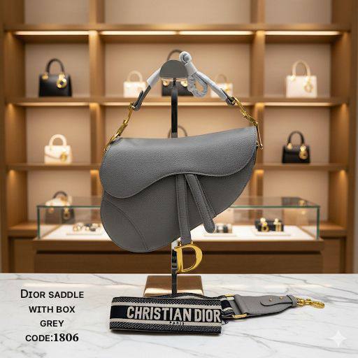 ᴄʀɪsᴛɪᴀɴ Dior sᴀᴅᴅʟᴇ ғʟᴀᴘ ʙᴀɢ
ᴛᴏᴘ ʜᴀɴᴅʟᴇ ɢᴏʟᴅ ᴛᴏɴᴇ 
ᴄʀᴏssʙᴏᴅʏ ʙᴀɢ
ᴡɪᴛʜʙᴏx🎁
ʟᴇᴀᴛʜᴇʀ
sɪᴢᴇ:ʜ20*24ᴄᴍ
120 dhs✅

Zain56
♥️♥️♥️