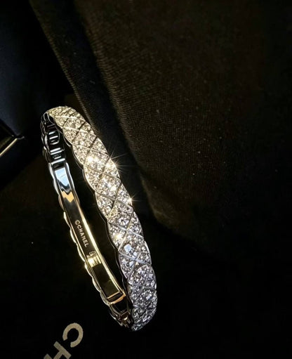 Chanel Bangle
Rose gold & Silver 👈
*Master Quality* 🦋

*110* AED normal box 📦

Zain48
♥️♥️♥️