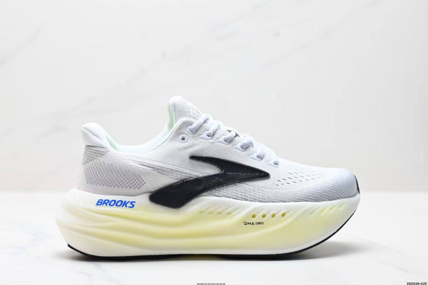 Brooks
Size 40 TO 45 
200 dhs🇦🇪🇦🇪

Zain183
❣️❣️❣️