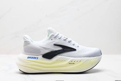 Brooks
Size 40 TO 45 
200 dhs🇦🇪🇦🇪

Zain183
❣️❣️❣️