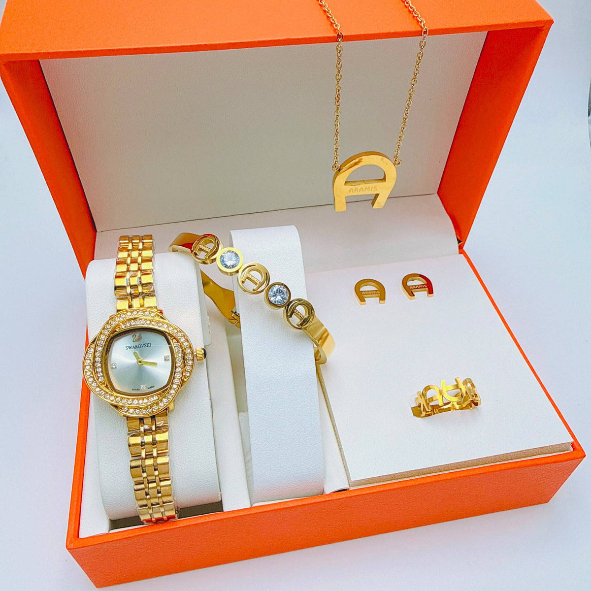 Watches boxes
Chanel
Dior
Gucci
LV

With box 
90 dhs🇦🇪🇦🇪

Zain45 
♥️♥️♥️
