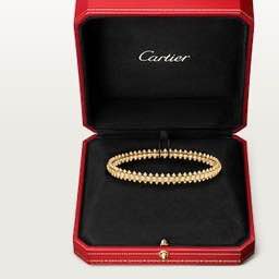 Cartier Clash❤️‍🔥*
Bangle💥
Super master quality 💯
With normal boxes 📦 
70 dhs✅
With master box 🗃️ 
120 dhs✅

Zain216
♥️♥️♥️