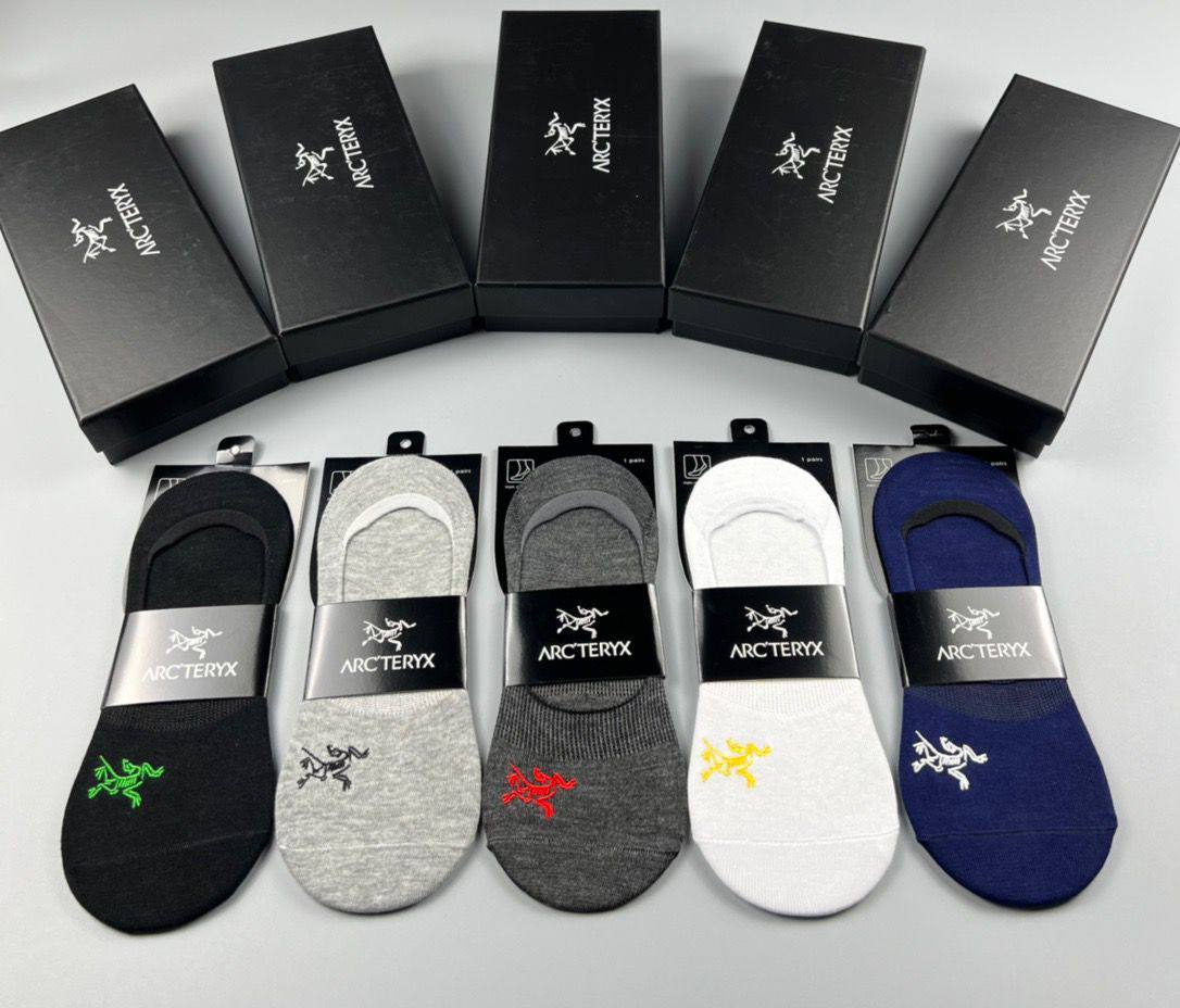 NEW CAME
SOCKS 
GOOD QUALITY 
35 dhs✅
(IN ONE BOX 5 PAIRS)

Zain40
♥️♥️♥️