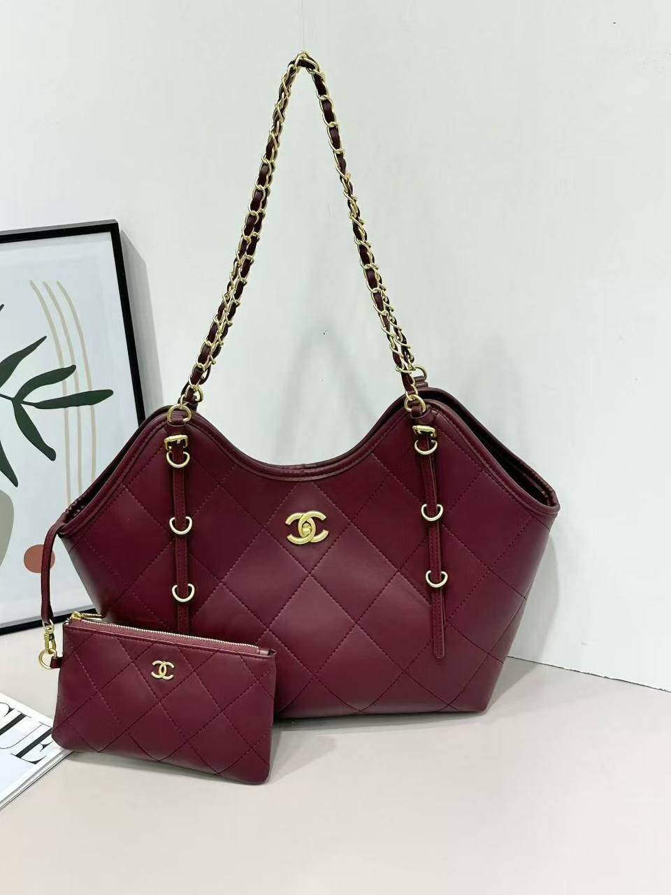 CHANEL 
SIZE  ………31CM🥰
100 dhs🇦🇪

Zain44
♥️♥️♥️