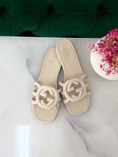 NEW Gucci
Vip quality
Size 36 to 41
400 dhs💓

Zain113
♥️♥️♥️