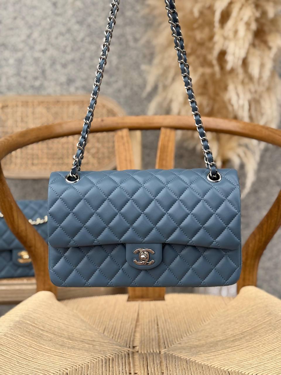 CHANEL
25cm
370 dhs✅
Top quality 
With box🎁

Zain167
♥️♥️♥️