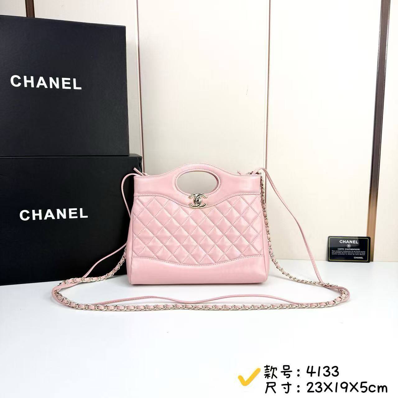 Chanel 
Master
270 dhs💓
#23cm
#with box💕💕🥳

with Double Box🗃️

Zain228
♥️♥️♥️