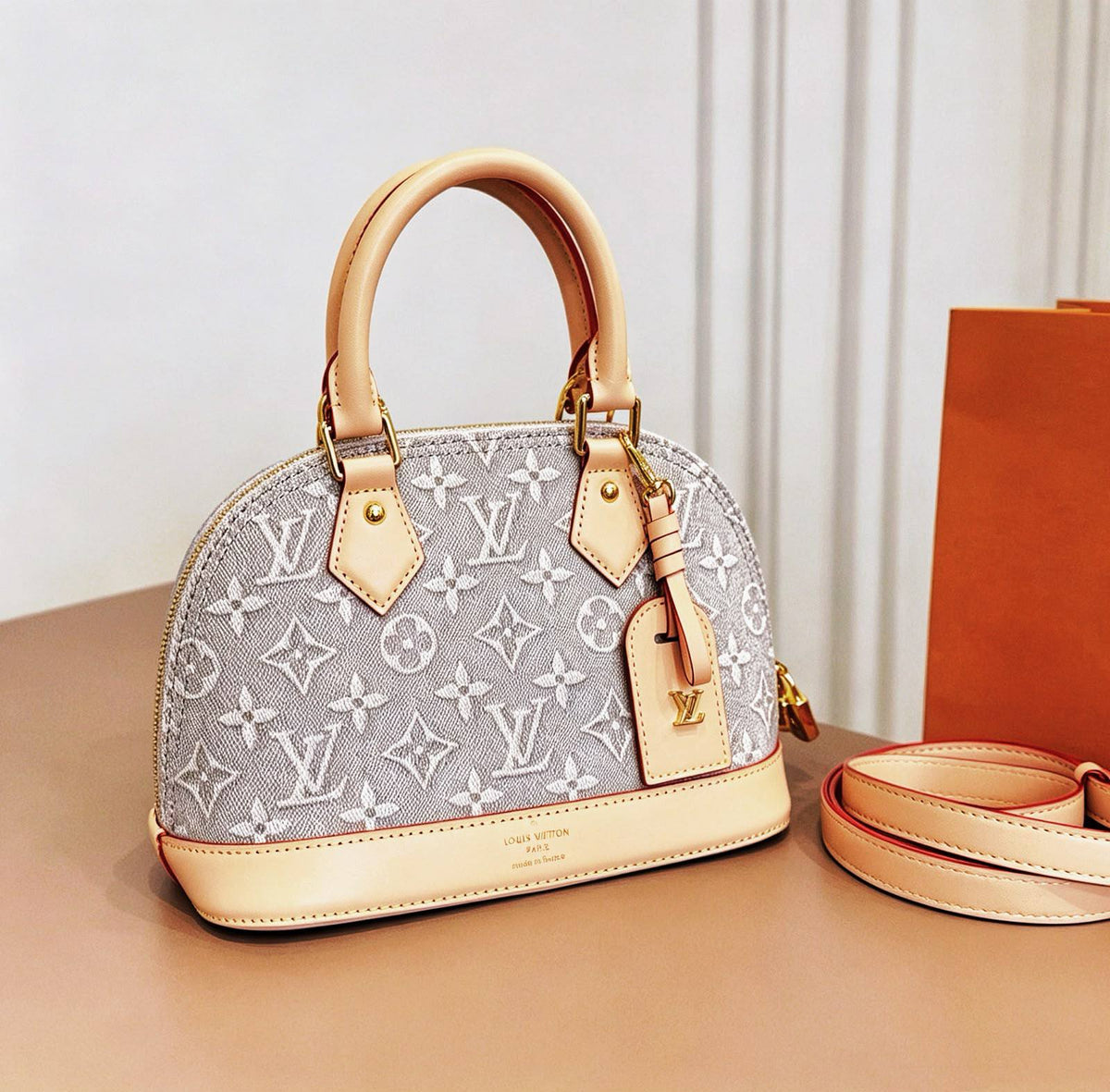 LOUIS VUITTON 

ALMA NEW 

DESIGN MASTER QUALITY 

WITH BOX
265 dhs🇦🇪🇦🇪

SIZE: 24 cm


Zain39
♥️♥️♥️