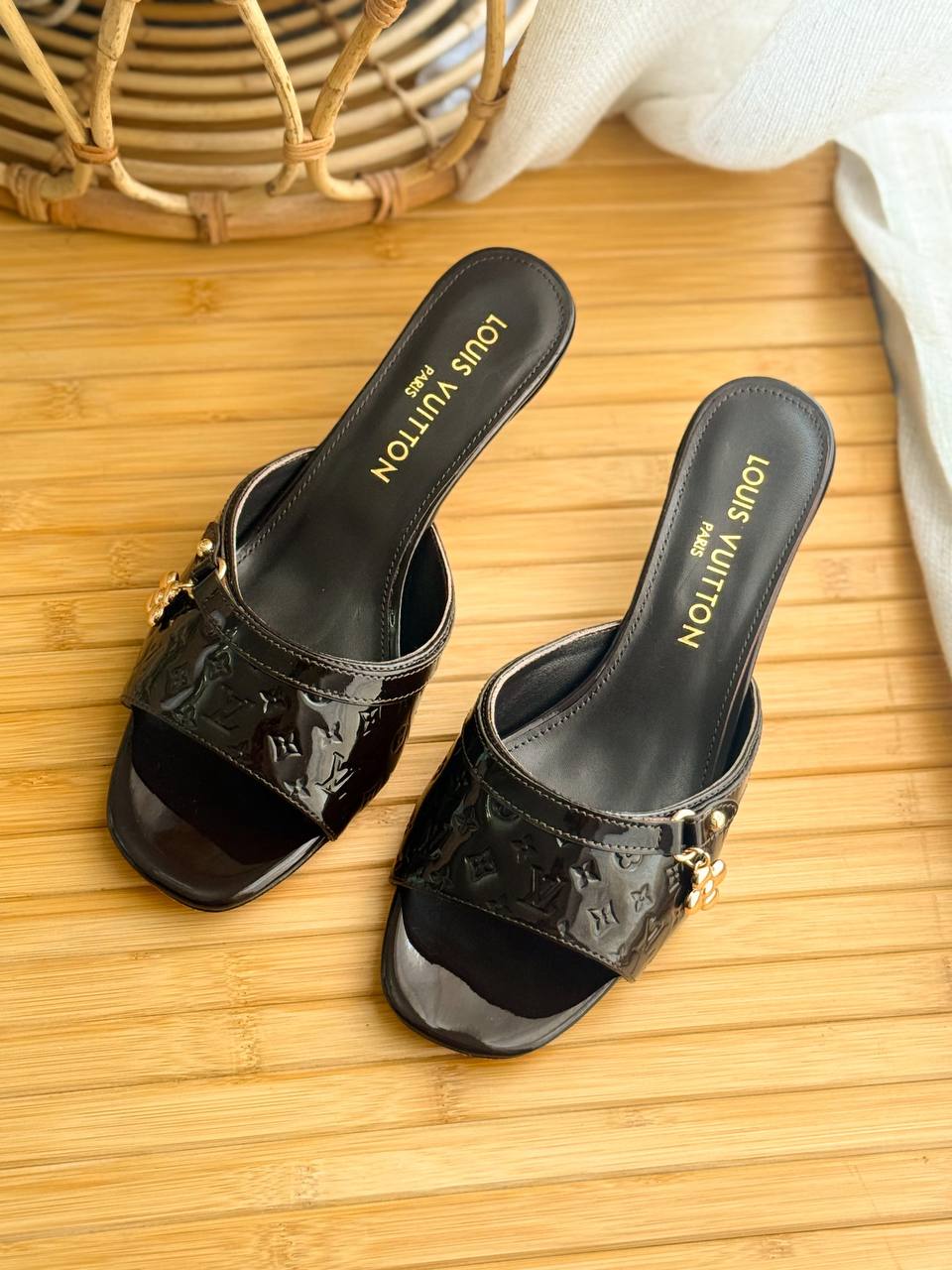 LV
AA Quality
𝗦𝗶𝘇𝗲 𝟯𝟲 𝘁𝗼𝗼 𝟰𝟭 
450 dhs🇦🇪🇦🇪

Zain303
♥️♥️♥️