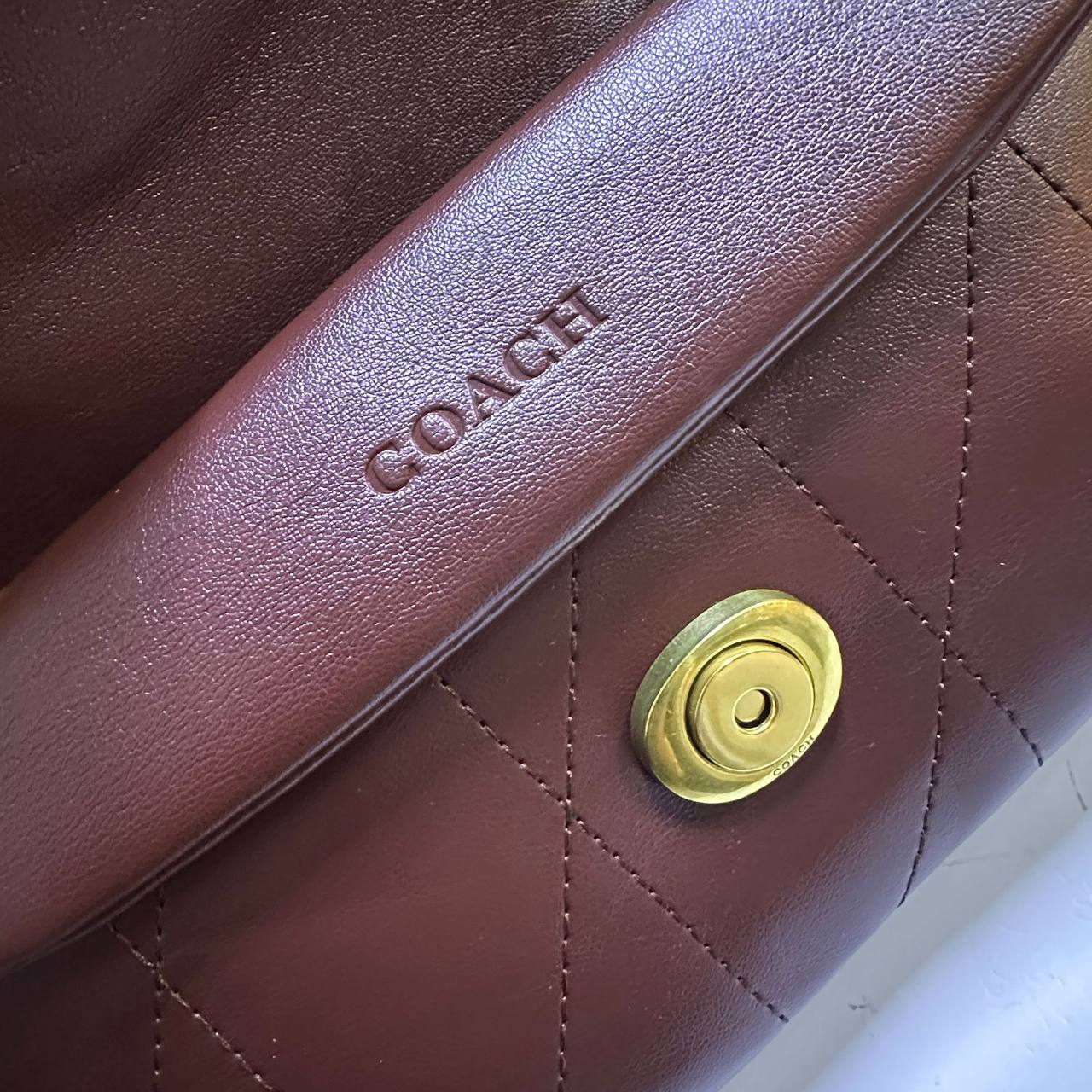 COACH 
NEW CAME HIGH QUALITY 
WITH BOX 
🎁🎁🎁

120 dhs💓
Size:26cm

Zain39
♥️♥️♥️