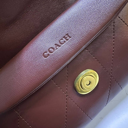COACH 
NEW CAME HIGH QUALITY 
WITH BOX 
🎁🎁🎁

120 dhs💓
Size:26cm

Zain39
♥️♥️♥️