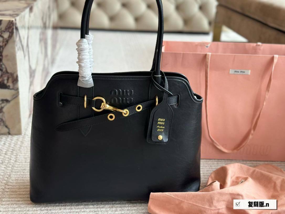 Miu Miu
Master ++++
For Price 👇 WTSP Text Zain 0568585901

Zain192
♥️♥️♥️