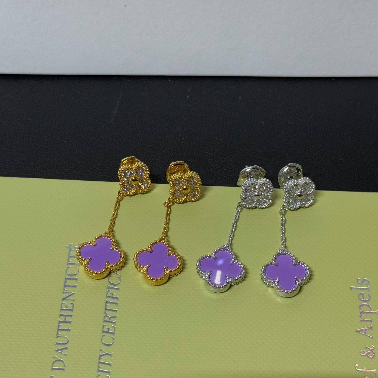 VCA 🦋*
Mini Earring🌸
Master quality 💯
With normal boxes 📦 
55 dhs🪙🌨️
With master box 🗃️ 
80 dhs🪙🌨️

Zain216
♥️♥️♥️