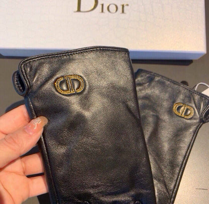DIOR GlOVES

VVIP QUALITY

WITH ORRIGINAL BOX

320 dhs🇦🇪🇦🇪

Zain281
♥️♥️♥️