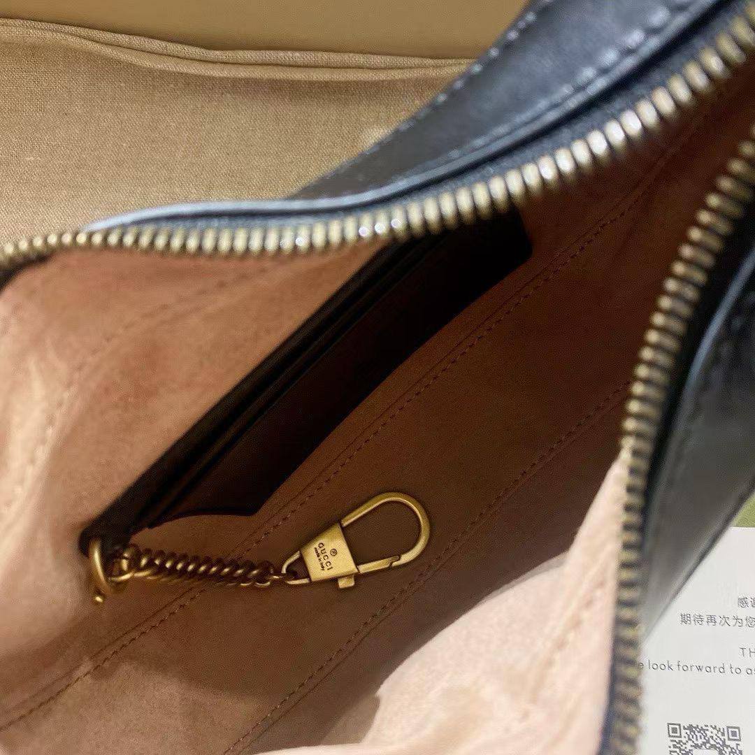 Gucci
Marmount Kelly Sling On Hand  Brand: Gucci Leather: Lamb

1000 dhs🇦🇪

Zain71
♥️🇦🇪🇦🇪