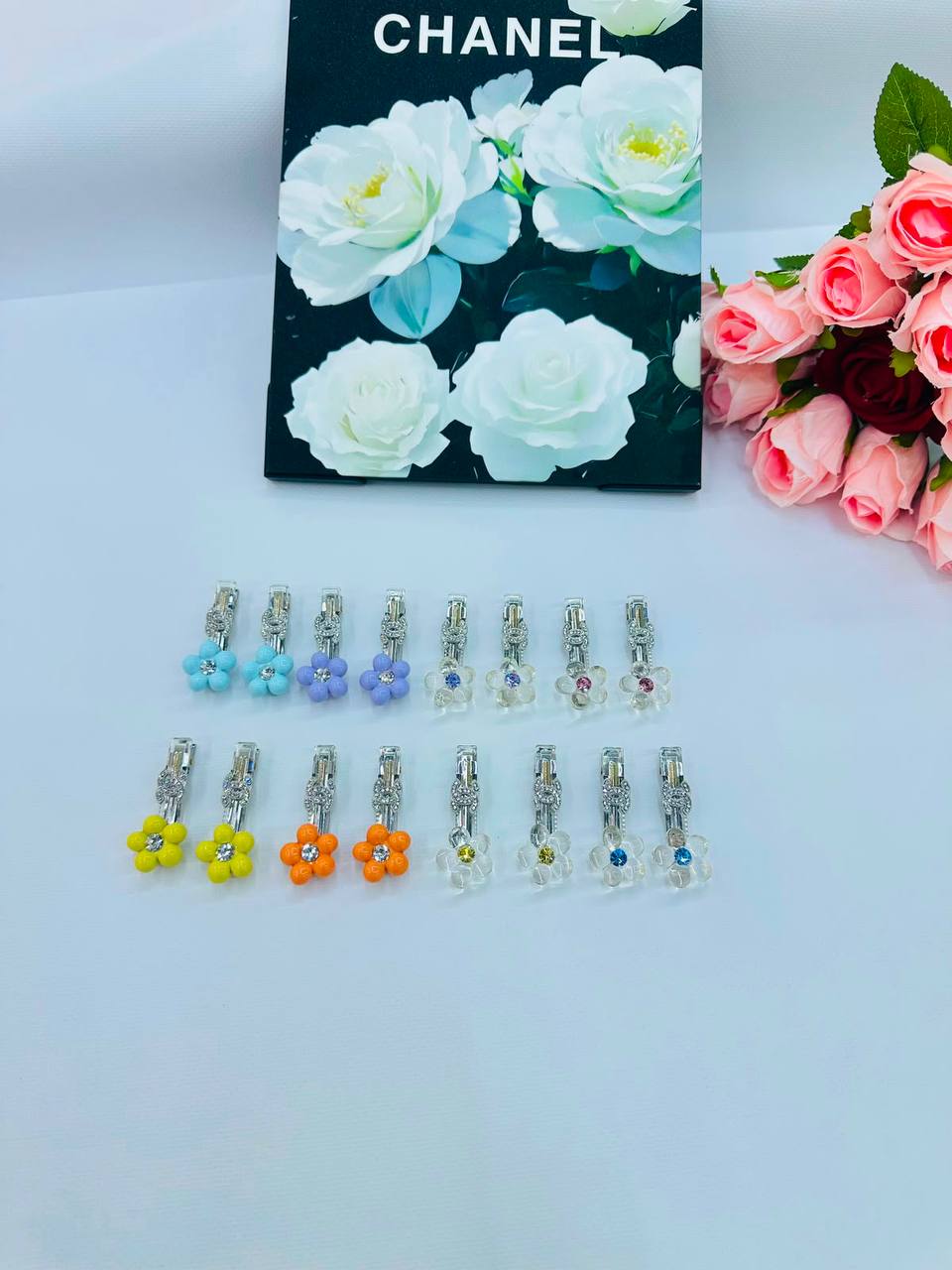 Hair clip
Offer price 
Pair

*30* AED simple box

Zain48
♥️♥️♥️
