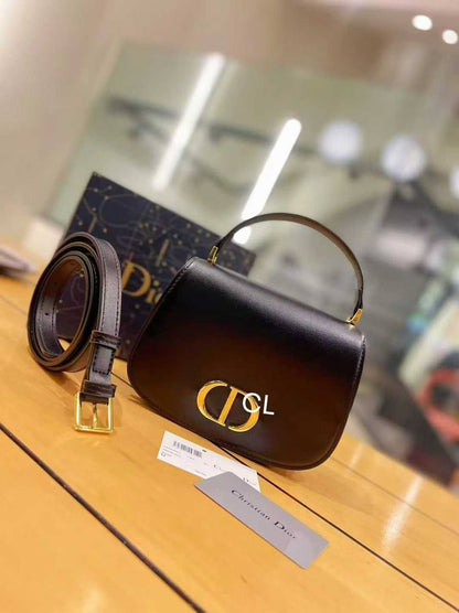 Dior 
Good  Quality 
With Box 
🎁🎁🎁

90 dhs🪙💕

Zain250
♥️♥️♥️