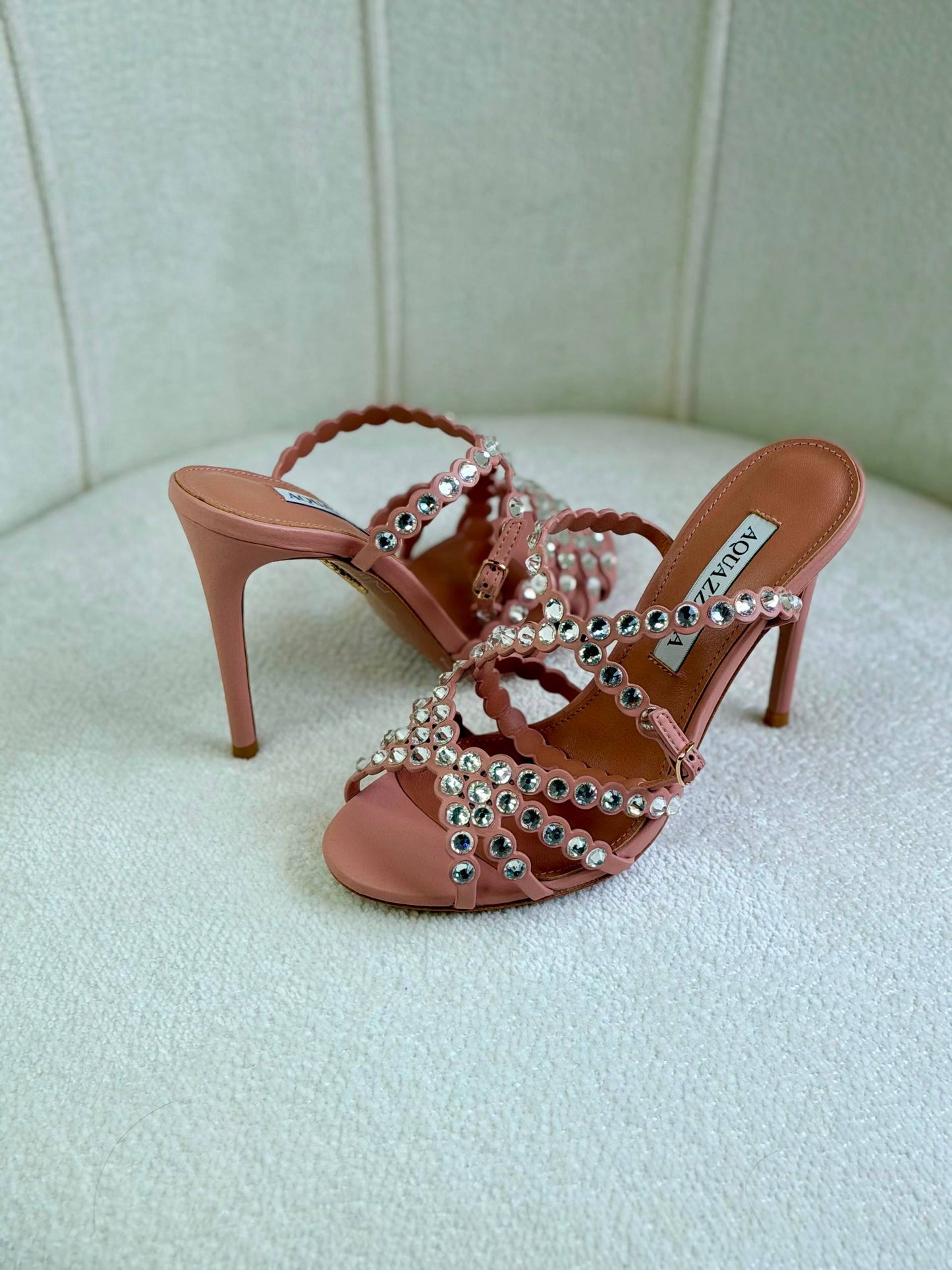 AQUAZZURA
Super *AAA* *+* Quality 💯 
With original packing🎁🎁
SIZE:36and41
Available now
450 dhs✅

Zain308
♥️♥️♥️