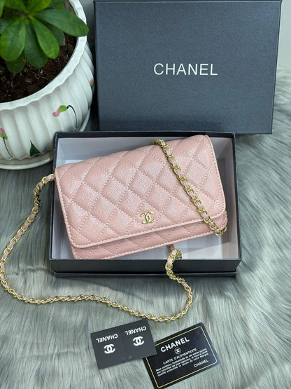 CHANEL 
SIZE……….    19cm
90 dhs🇦🇪🇦🇪
with BOX✅

Zain244
♥️♥️♥️