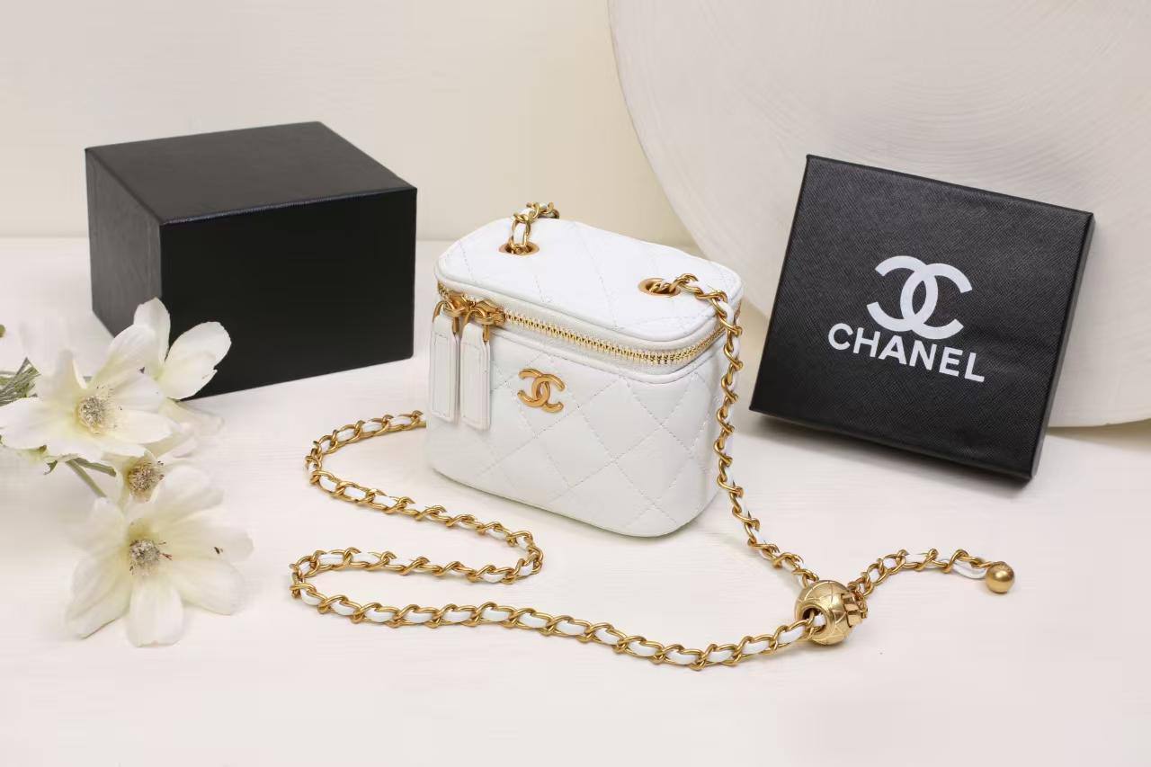 Chanel
with box
110 dhs✅
good quality

Zain194
Zain161
♥️♥️♥️