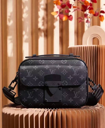 LV
Master
Cross Bag 
260 dhs✅

Zain33
♥️♥️♥️