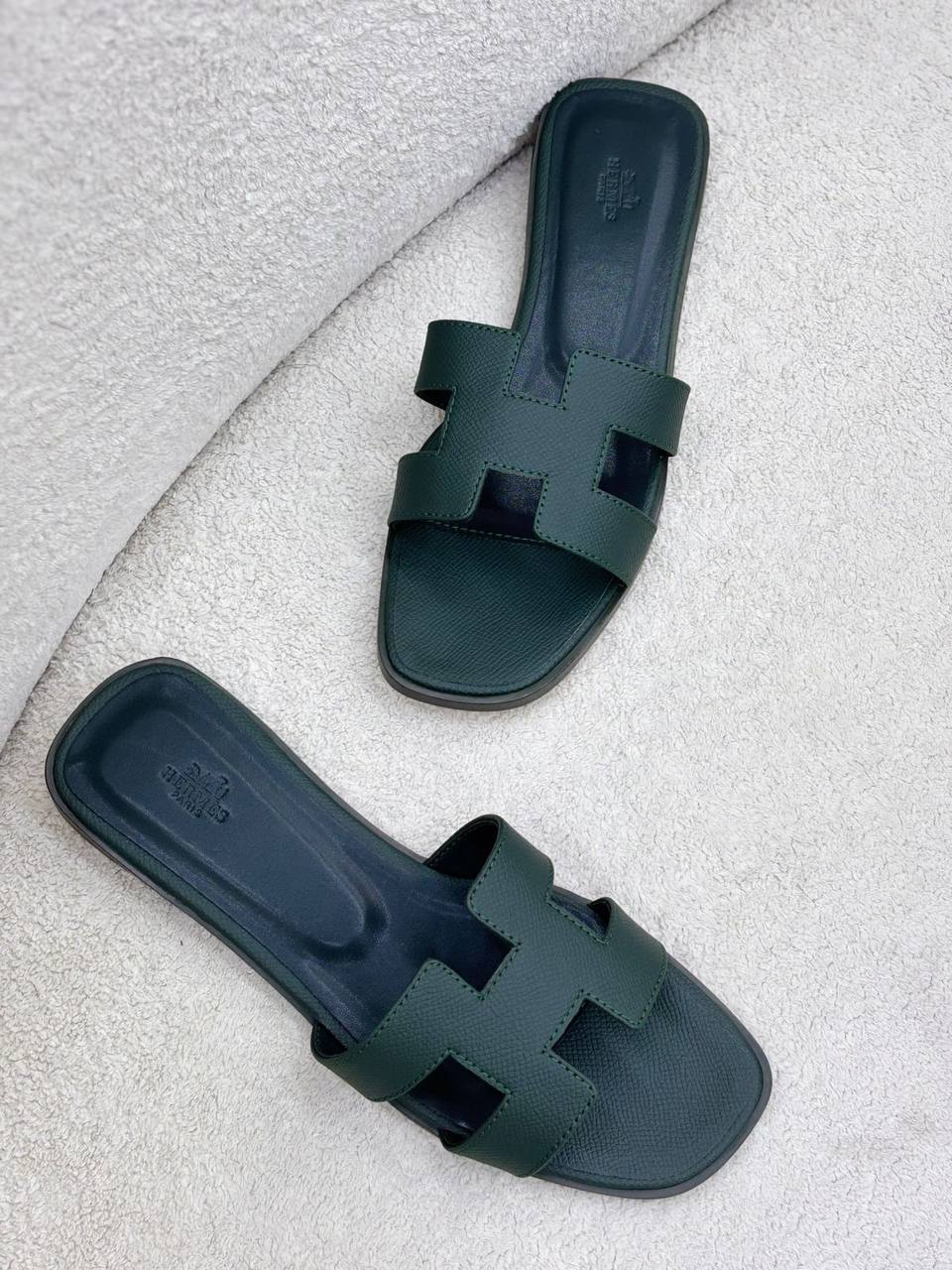 Hermes slipper 

100 dhs🇦🇪🇦🇪

36-42cm
Zain30
♥️♥️♥️