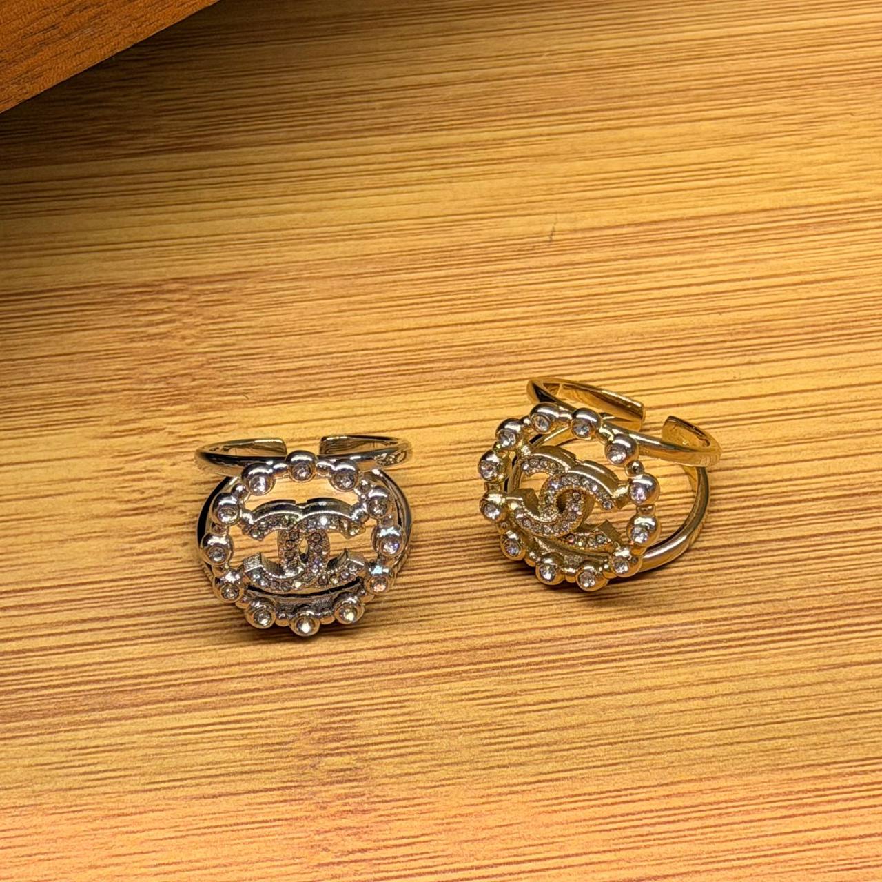 CHANEL ❤️‍🔥*
Ring 💍 
Free size 
Master quality 💯
With normal boxes 🗃️ 
45 dhs✅
With master box 📦 
55 dhs✅

Zain216
♥️♥️♥️